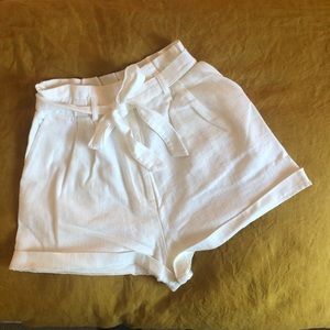 White summer paperback shorts size 4